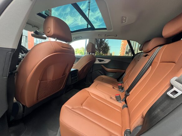 Купить б/у Audi Q8 I (4M) 55 TFSI 3.0 AT (340 л.с.) 4WD бензин автомат ...