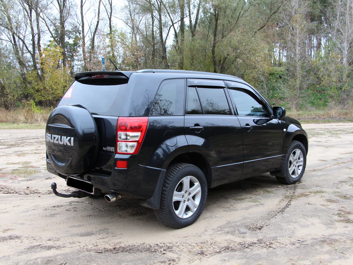 Suzuki Grand Vitara черная