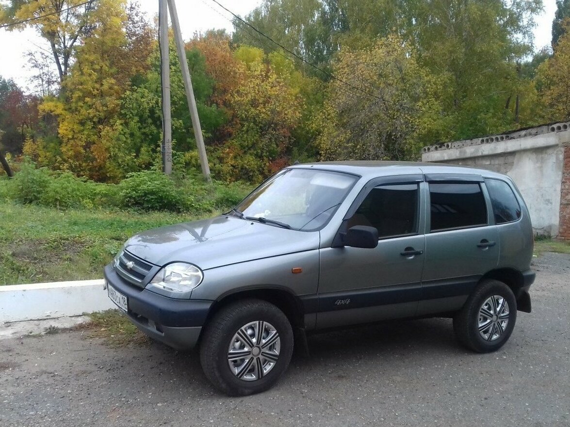 Шевроле Нива 2007 серый