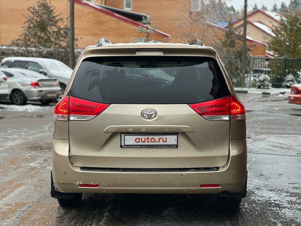 Toyota Sienna III 2010