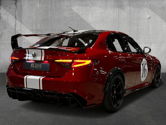 2022 Alfa Romeo Giulia, красный - вид 3