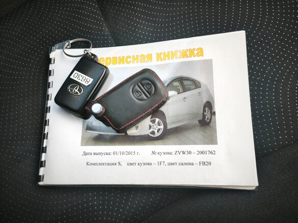 2015 Toyota Prius III Рестайлинг (XW30), серебристый, 1600000 рублей - вид 37