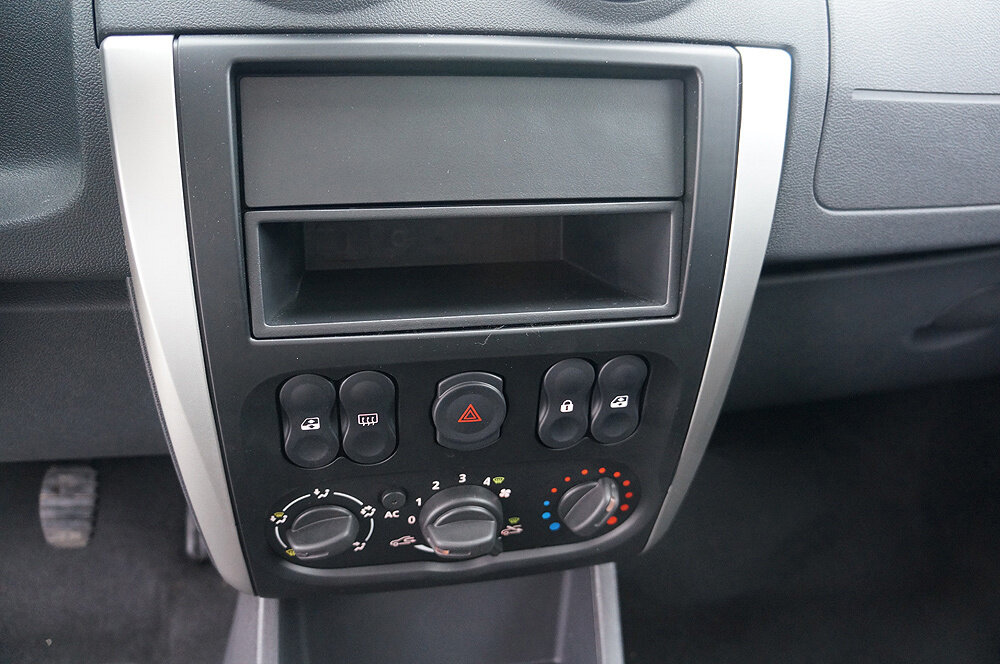 Как снять заглушку магнитолы ниссан альмера - 96 фото