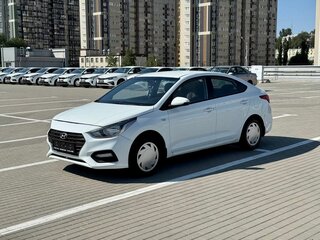 2018 Hyundai Solaris II, белый, 630000 рублей, вид 1