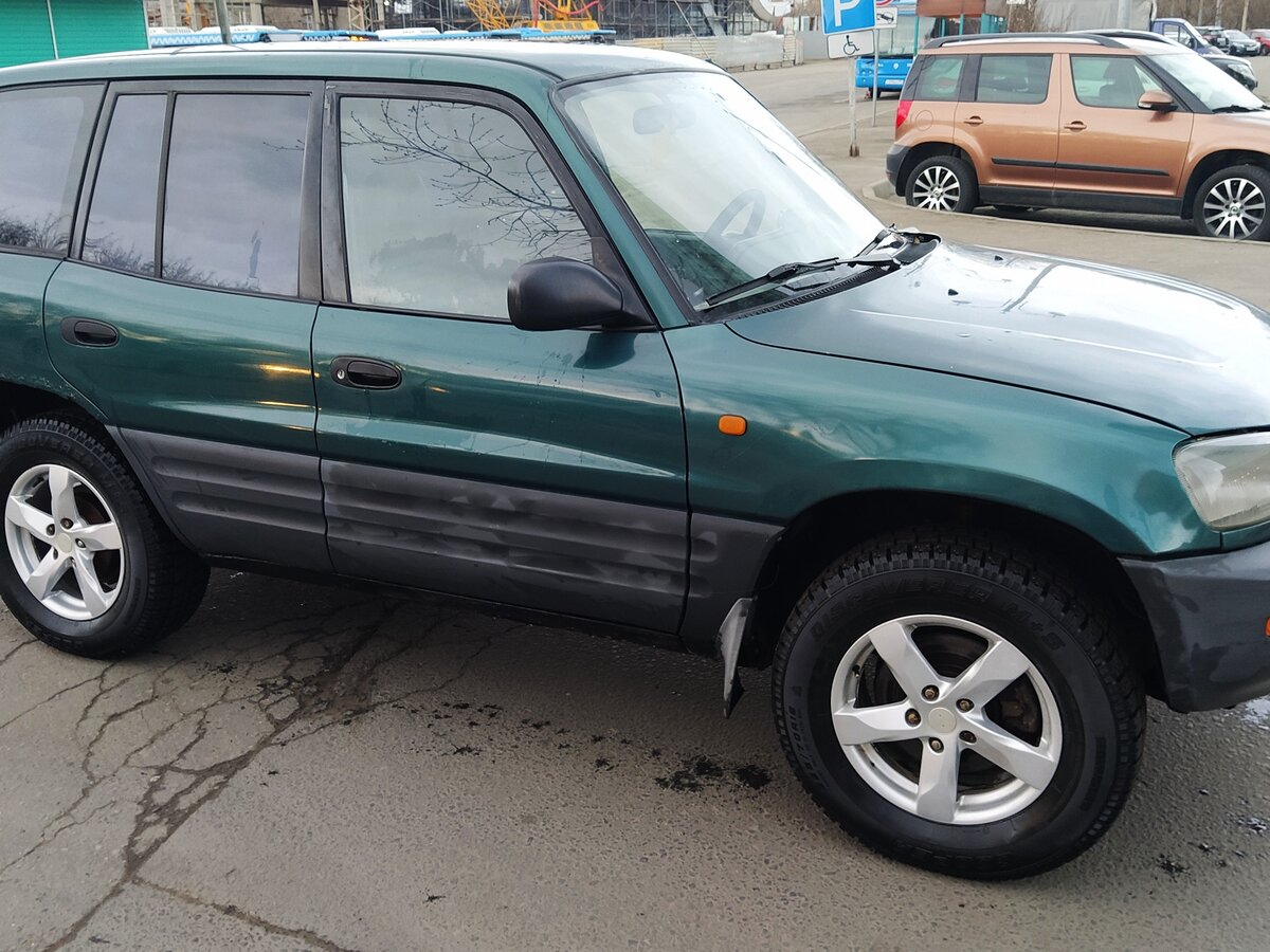 Toyota rav4 i xa10