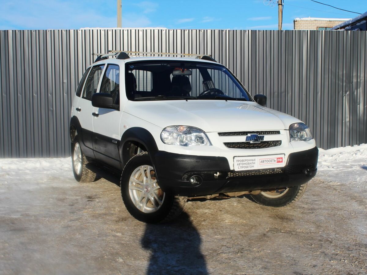 Купить б/у Chevrolet Niva I Рестайлинг 1.7 MT (80 л.с.) 4WD бензин ...