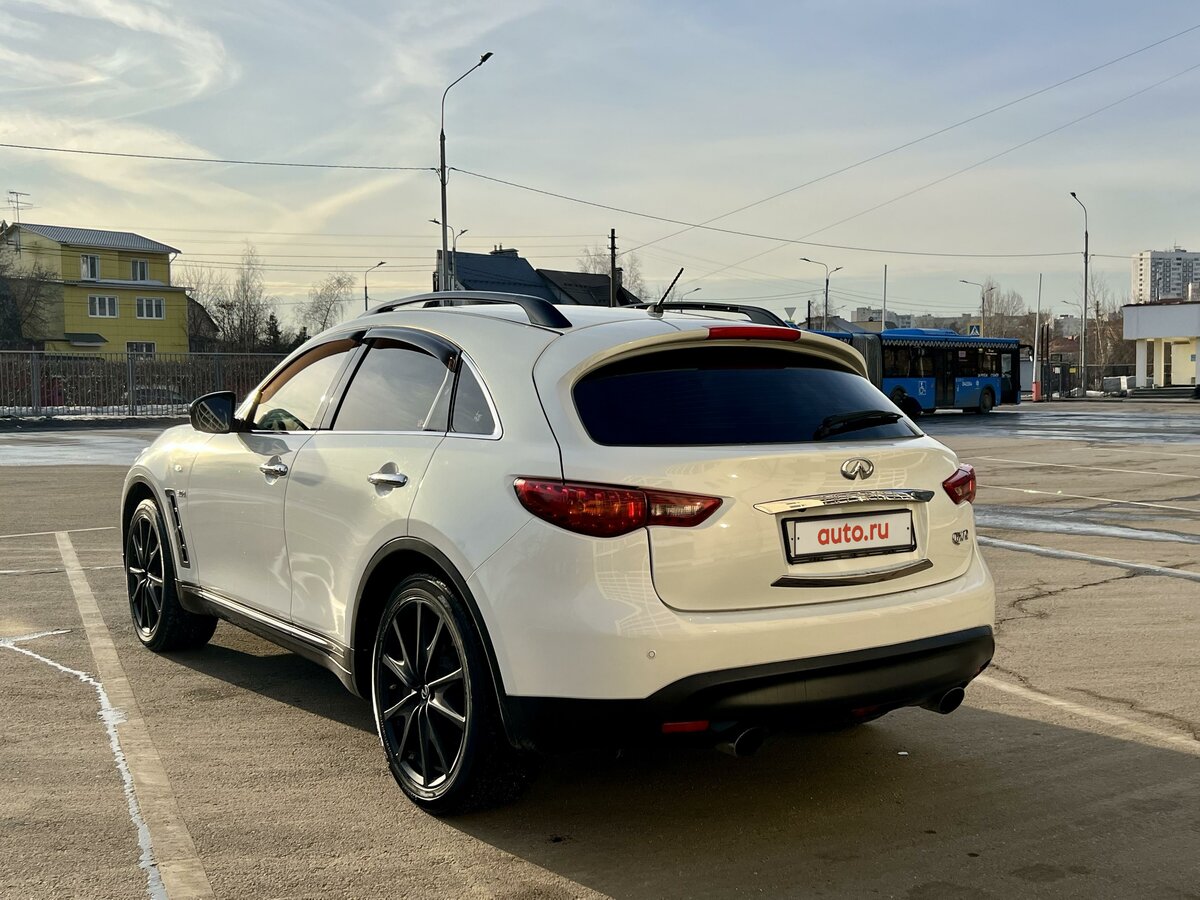 Инфинити qx70 белый