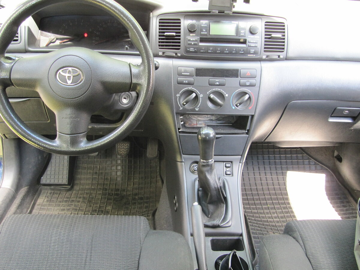 Toyota Corolla e120 салон