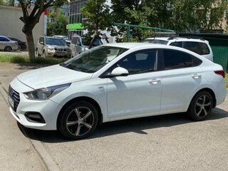 2018 Hyundai Solaris II, белый, 1240000 рублей, вид 1