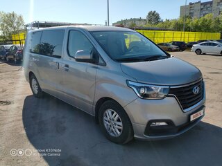 2018 Hyundai H-1 II Рестайлинг 2, серый, 3150000 рублей, вид 1