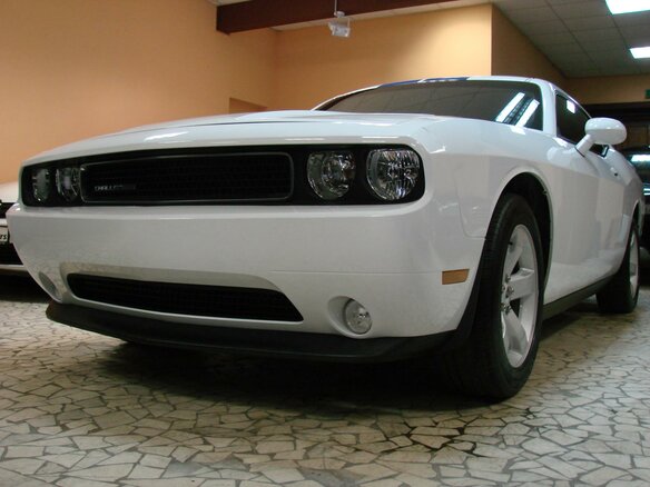 2013 Dodge Challenger III Рестайлинг, белый - вид 2
