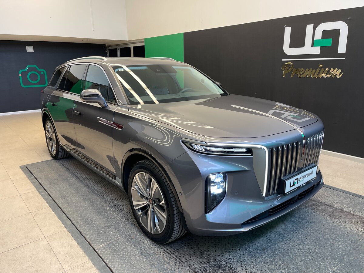 Hongqi E-HS9