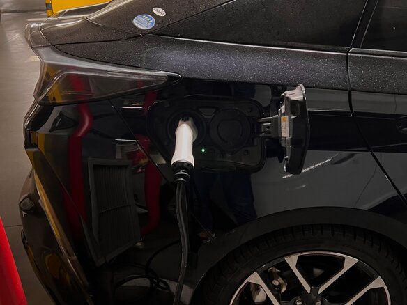 2017 Toyota Prius PHV ZVW52 IV (XW50), чёрный, 2250000 рублей - вид 13