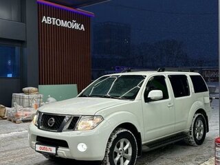 2011 Nissan Pathfinder III Рестайлинг, белый, 1900000 рублей, вид 1