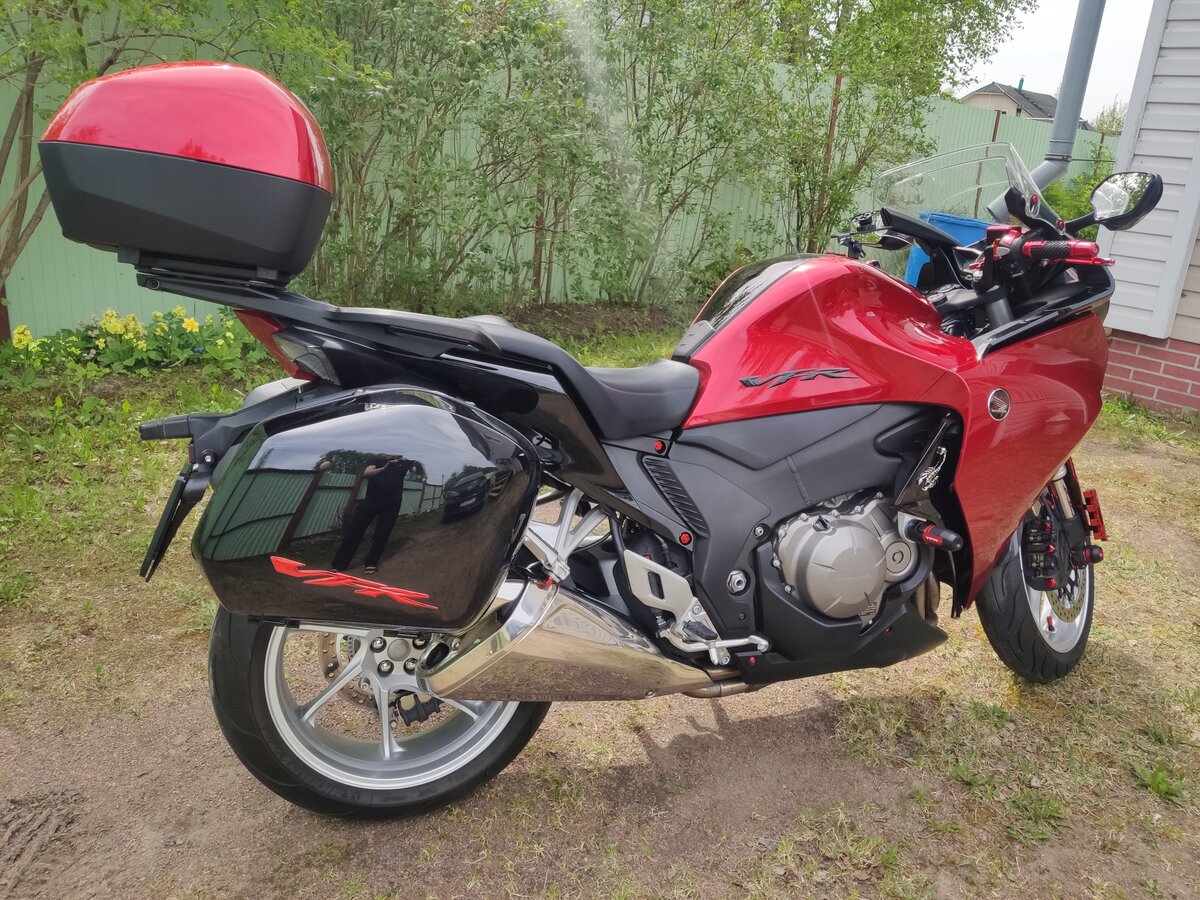 Мотоциклист на Honda VFR 1200