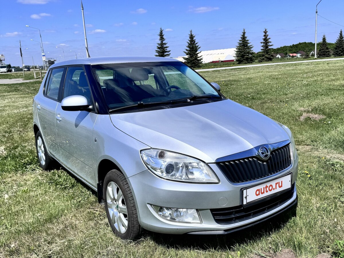 Купить б/у Skoda Fabia II Рестайлинг 1.2 MT (70 л.с.) бензин механика в ...
