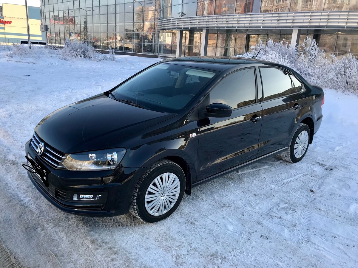 Volkswagen Polo 19 года черный