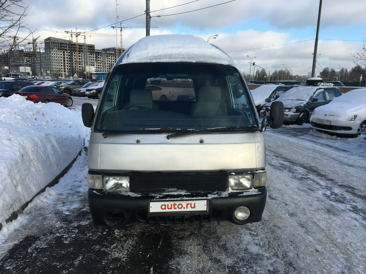 Nissan Caravan микроавтобус