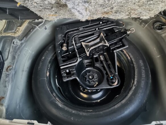 2010 Toyota Prius III (XW30), чёрный, 930000 рублей - вид 9