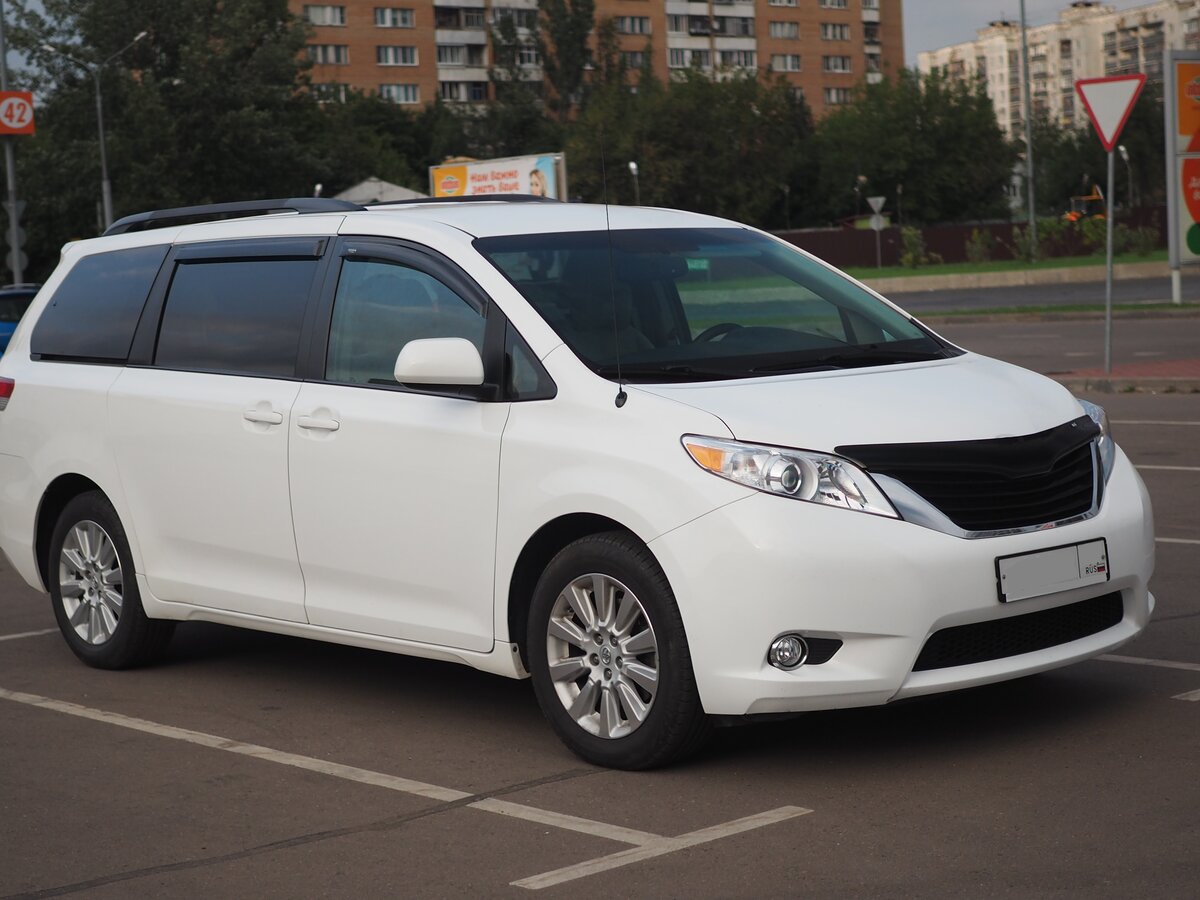 РњРёРЅРёРІСЌРЅ Toyota Sienna 2013
