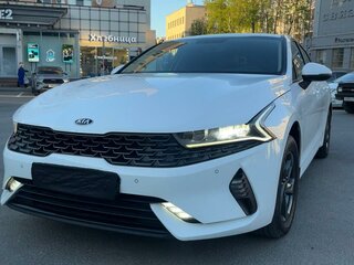 2020 Kia K5 III, белый, 1850000 рублей, вид 1