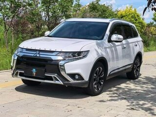 2020 Mitsubishi Outlander III Рестайлинг 3, белый, 2250000 рублей, вид 1