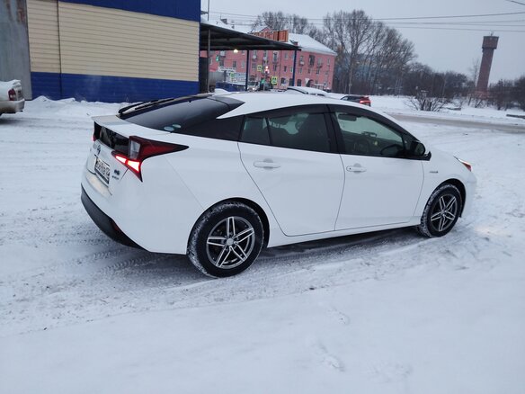 2019 Toyota Prius PHV ZVW52 Prime IV (XW50), белый, 1900000 рублей - вид 2