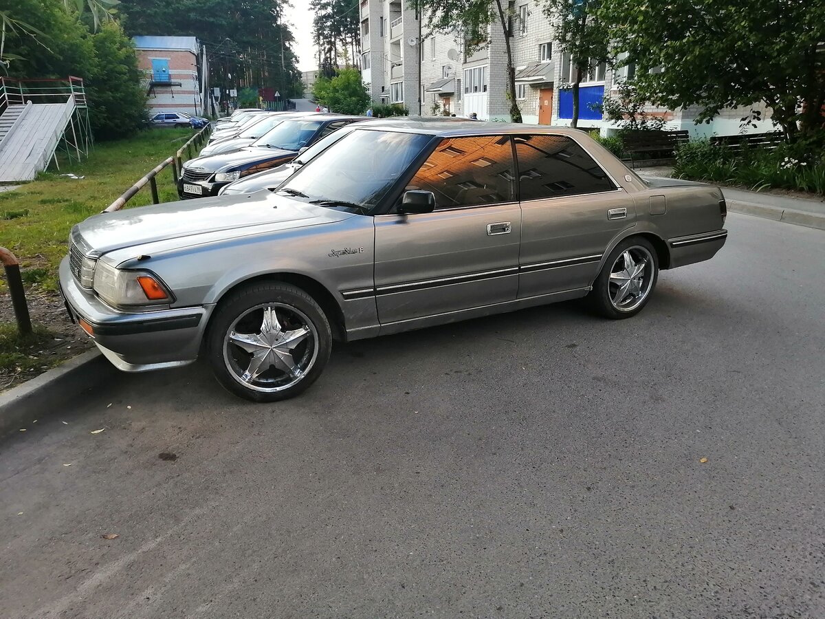 Toyota crown s 130