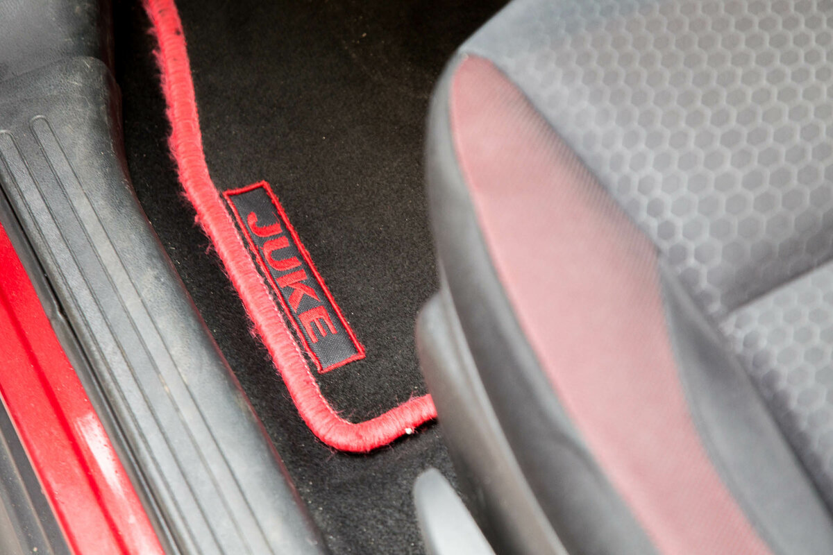 2012 Nissan Juke I, красный - вид 11
