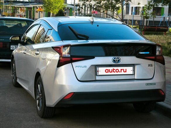 2019 Toyota Prius IV Рестайлинг (XW50), серебристый, 1910000 рублей - вид 15