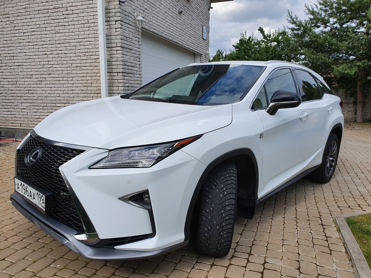 Купить б/у Lexus RX IV 200t 2.0 AT (238 л.с.) 4WD бензин