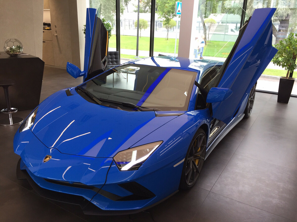 Lamborghini Aventador 740 л с