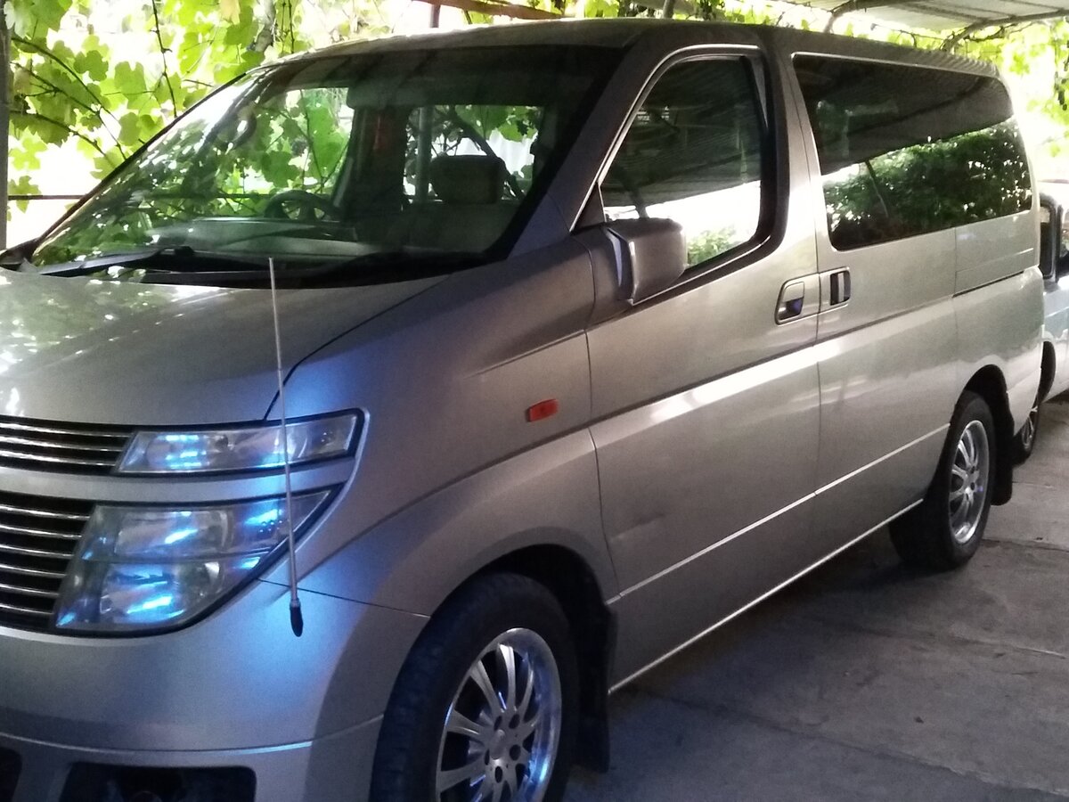 Nissan Elgrand 2003