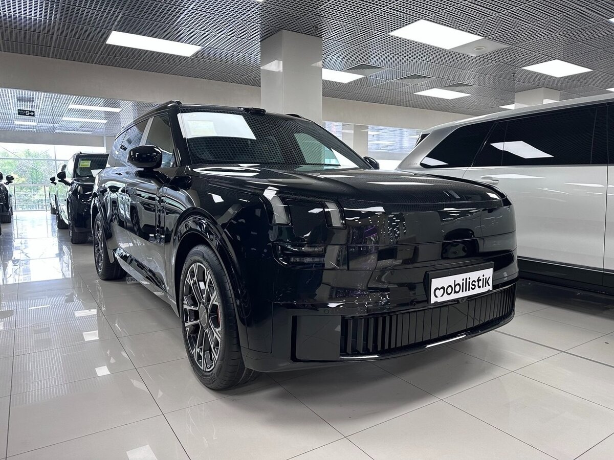 Lynk & Co 900