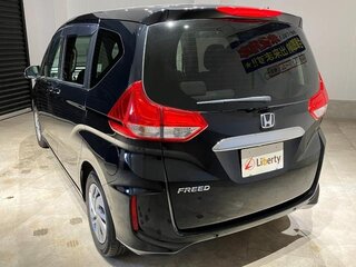 2021 Honda Freed+ II Рестайлинг, чёрный, 1210000 рублей, вид 4