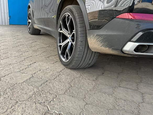 2020 BMW X5 25d IV (G05/G18), чёрный, 8000000 рублей - вид 3