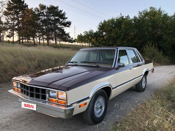 1982 Ford Fairmont, бежевый