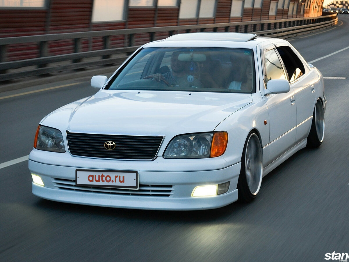 Toyota Celsior красный