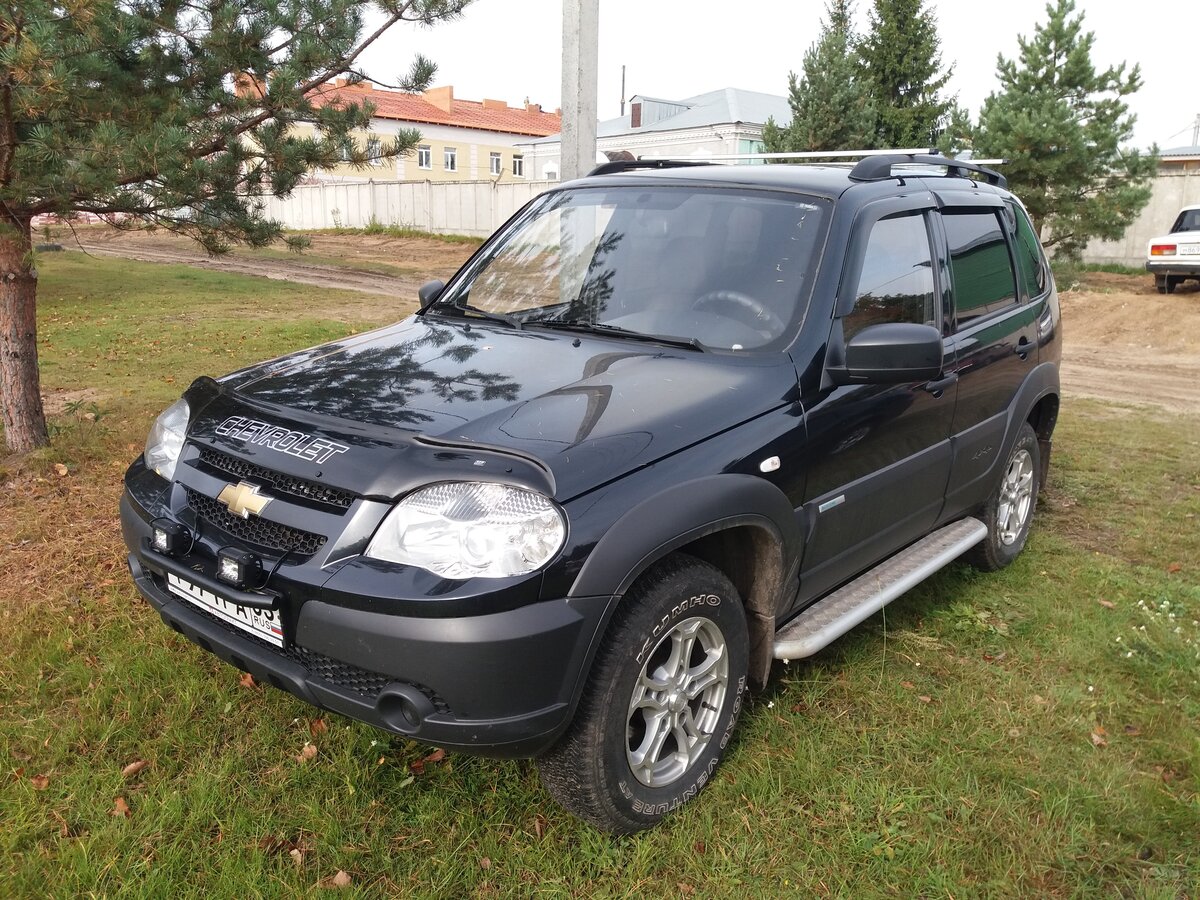 Chevrolet Niva 1 7 МТ 2012 чёрная