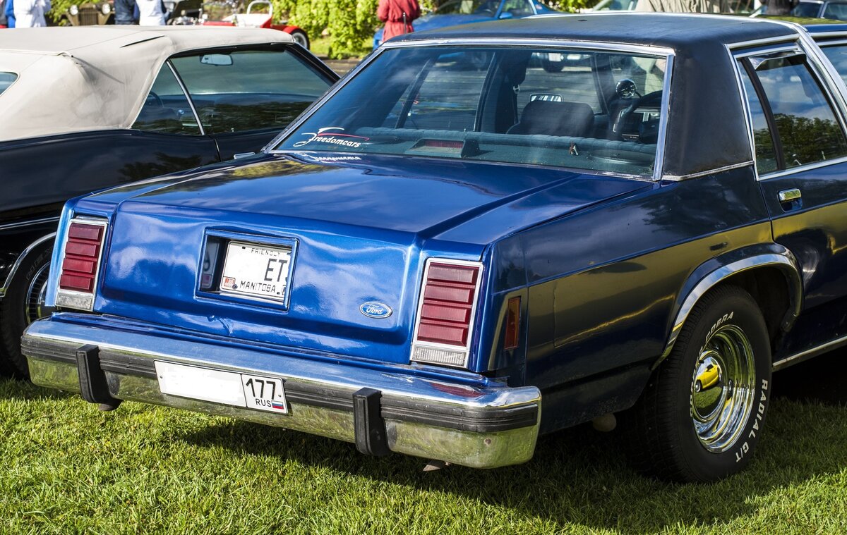 1987 Ford LTD Crown Victoria, синий - вид 4.