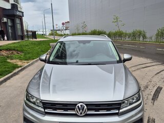 2018 Volkswagen Tiguan II, серый, 2110000 рублей, вид 1