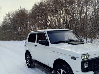 2010 Lada (ВАЗ) 2121 (4x4) I Рестайлинг, белый, 555000 рублей, вид 1