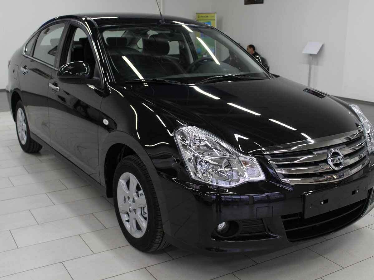 Nissan Almera черная
