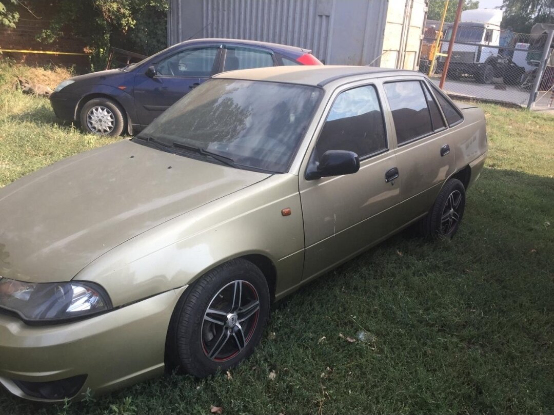 Daewoo Nexia цвет золотистый