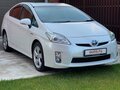 2010 Toyota Prius III (XW30), белый, 1200000 рублей