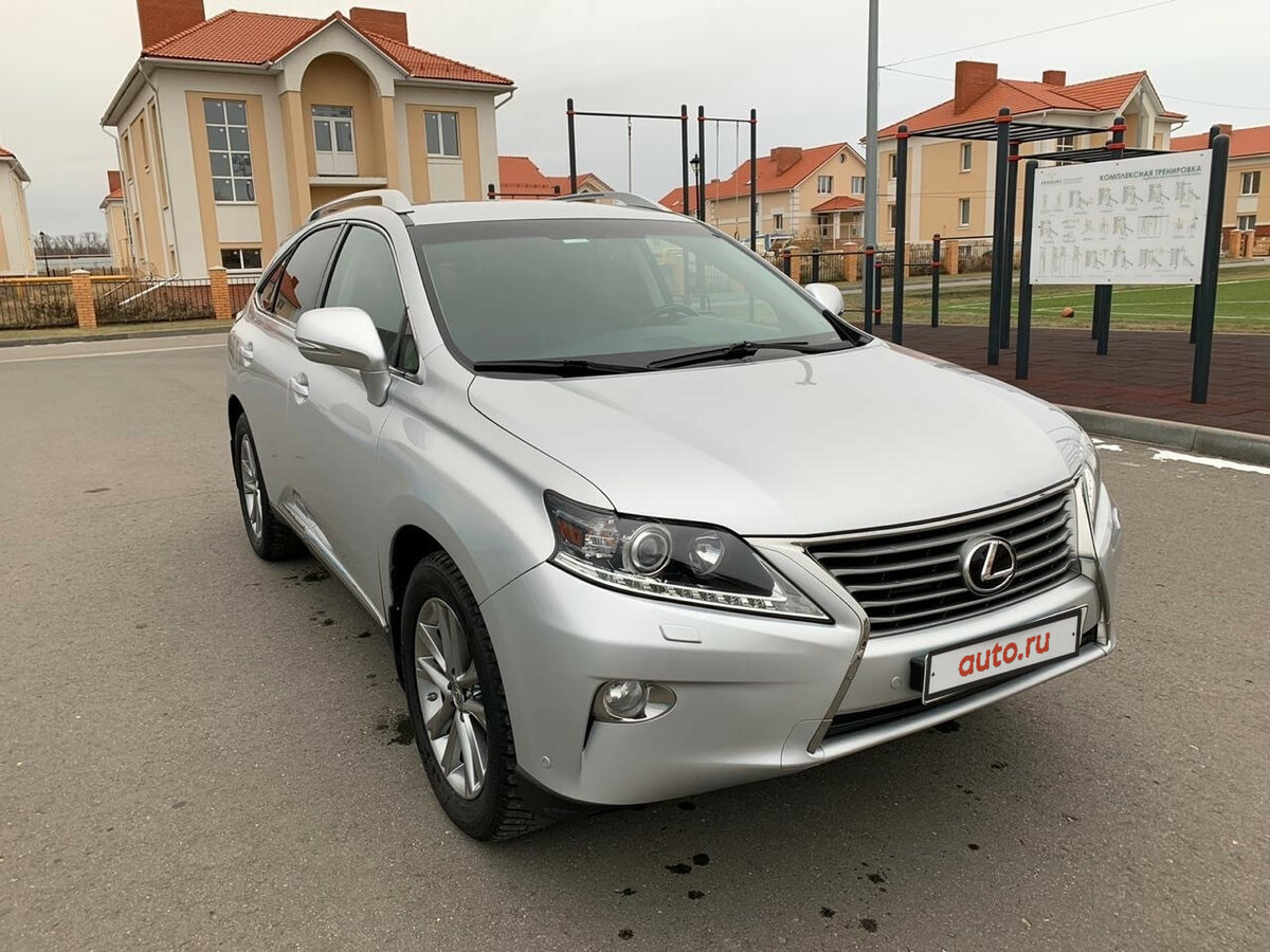 Серебристый лексус 330