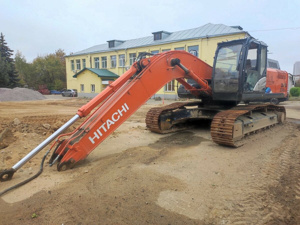 Купить б/у Hitachi ZX330 в Москве: оранжевый гусеничный экскаватор 2021 ...