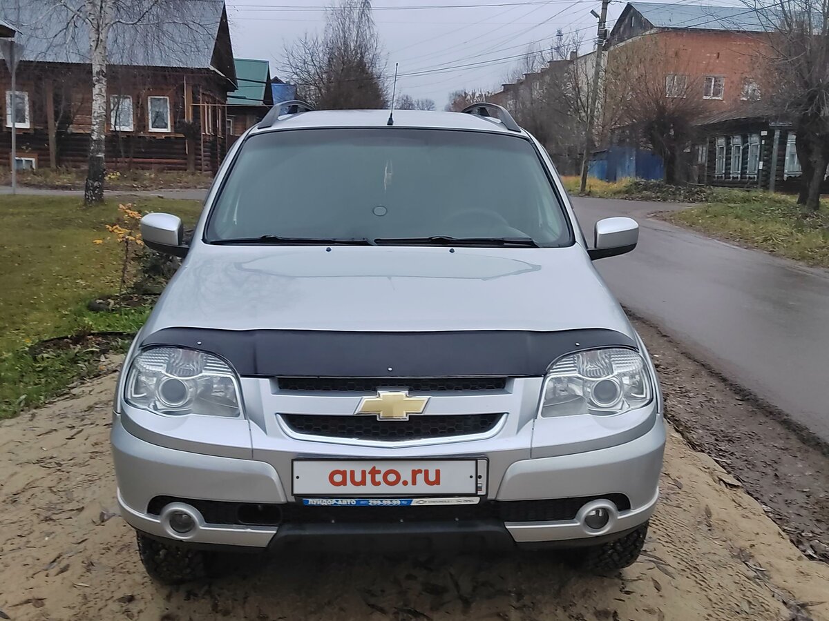 Шевроле Нива 2013 серебристый