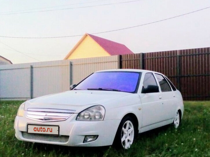 Лада Приора 1 белая хэтчбек