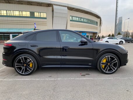 Porsche Cayenne a partir de 1976 4.0 Coupé Hybrid Turbo S no RJ